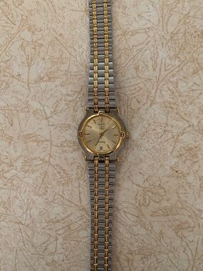 Gucci 9000L Watch Needs Repairs